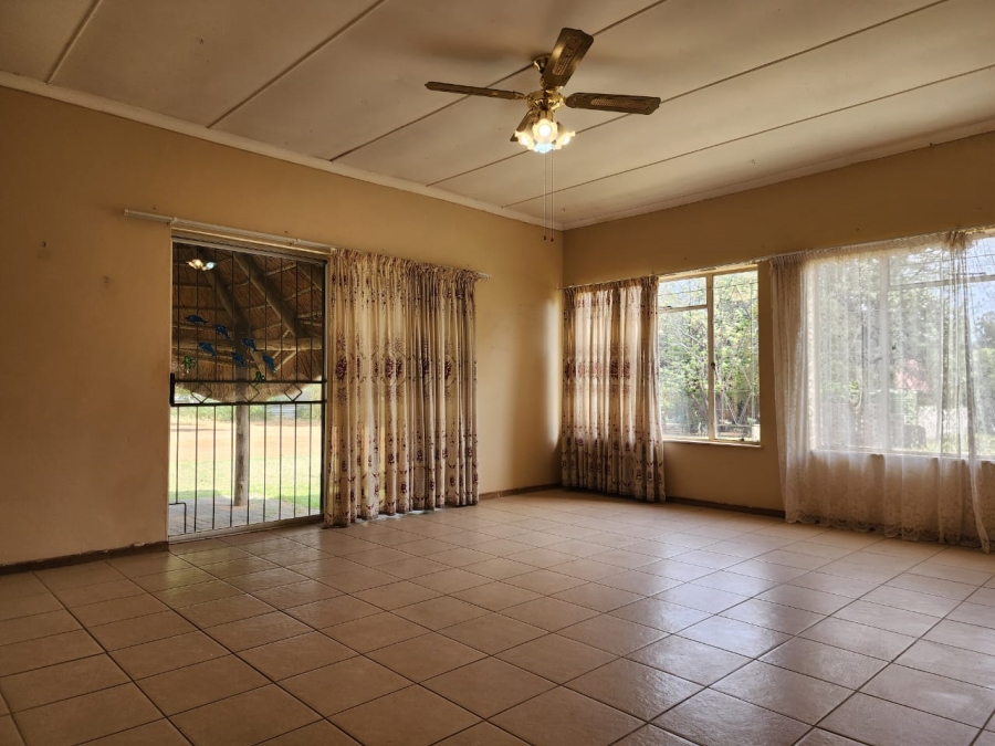 4 Bedroom Property for Sale in Petrusburg Rural Free State